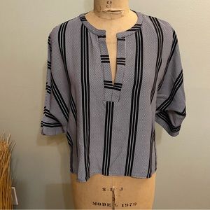 Drapey cropped split hem Tunic top Forever 21 black & white size Xsmall